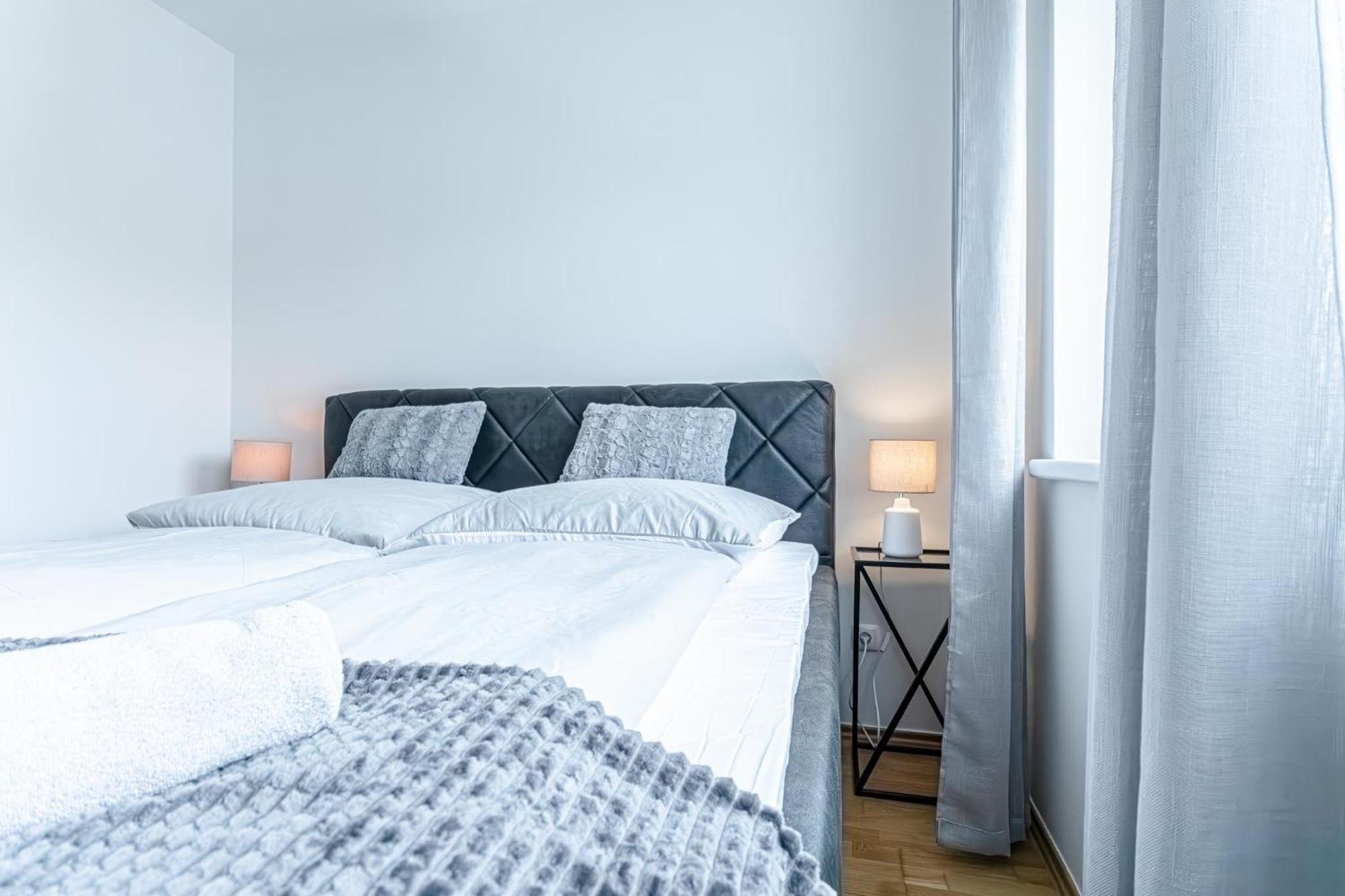 Trendy - Modern 1br & 1lr In Center Apartment Wien