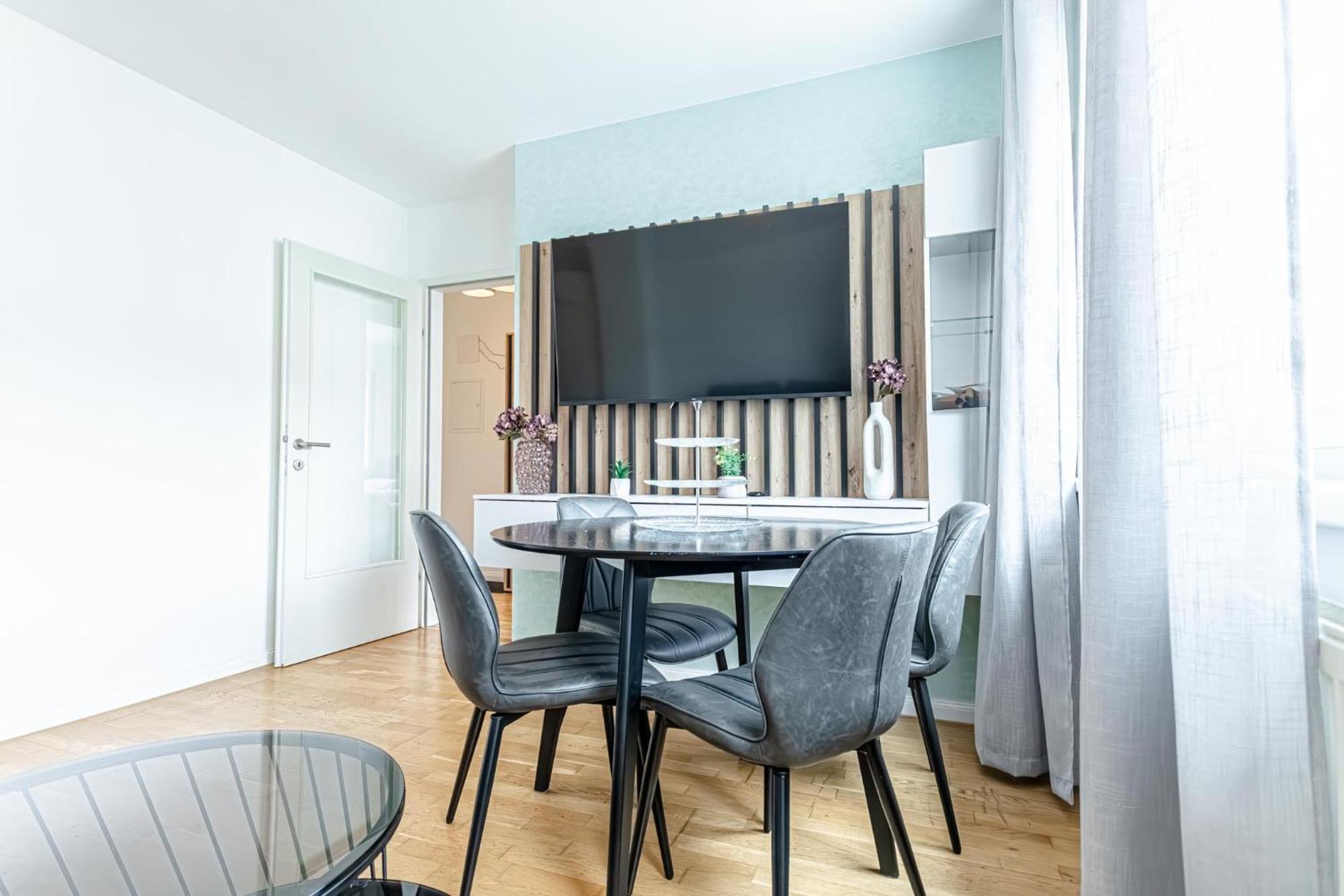 Trendy - Modern 1br & 1lr In Center Apartment Wien